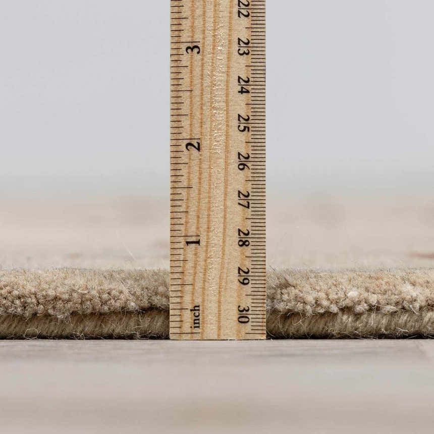 Close up of the pile height of the hand-tufted Elsu Beige&Gray Wool Rug. Pile