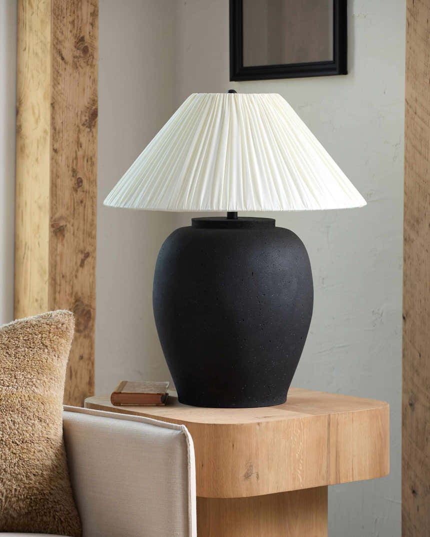 Venturada Black Table Lamp