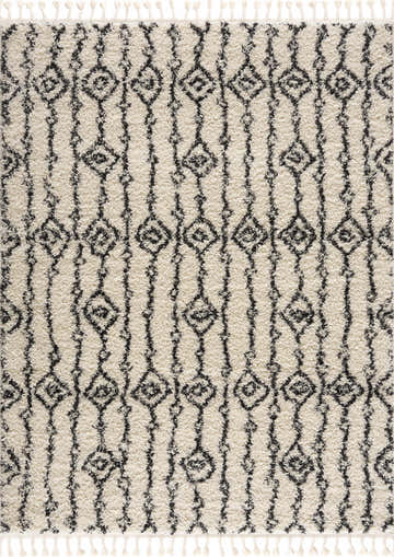 Close-up of the Bayanga rug, a shag rug with a black geometric Moroccan-inspired design on a light gray background. Design-Rectangle