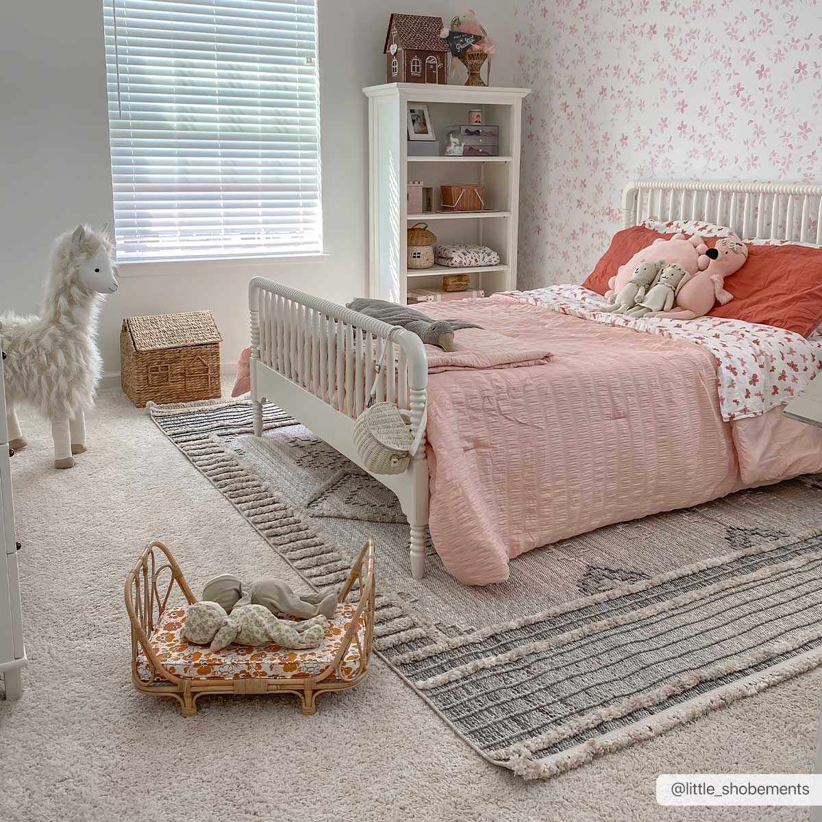 Kids bedroom with a white bed on the Amaga High-Low Rustic Rug in charcoal, cream, and beige tones. Roomscene-Rectangle