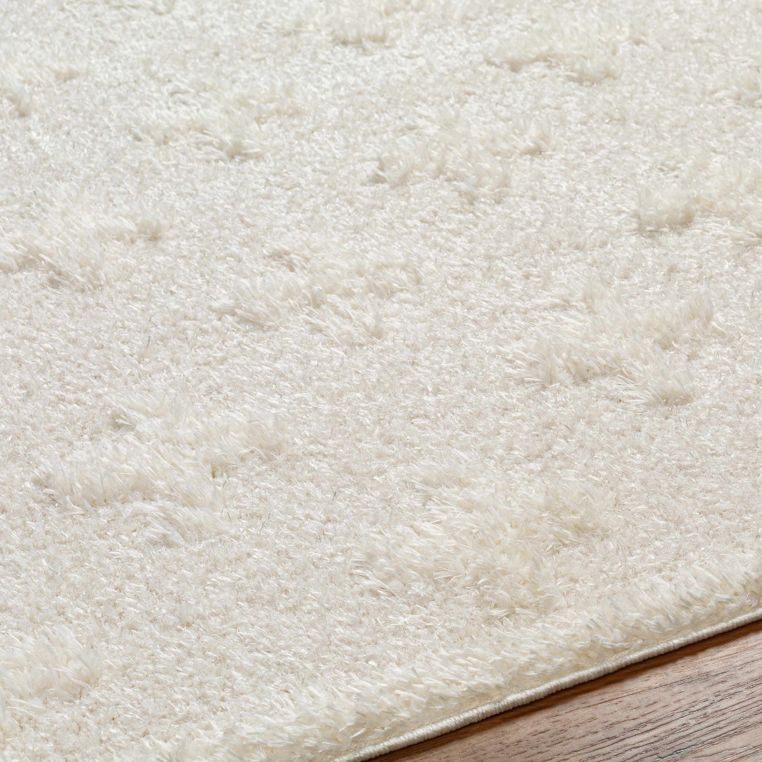 Close up of the cream Satu shag rug showing its soft, textured pile. Texture