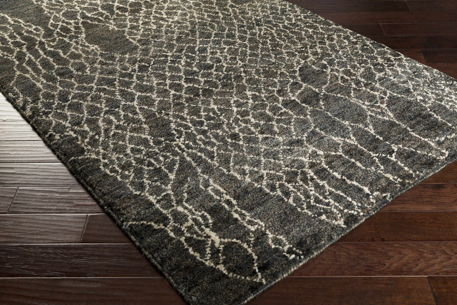 Close-up of the Stephentown Clearance Jute Rug. Hand-knotted rug features a contemporary gray and ivory geometric pattern. Corner