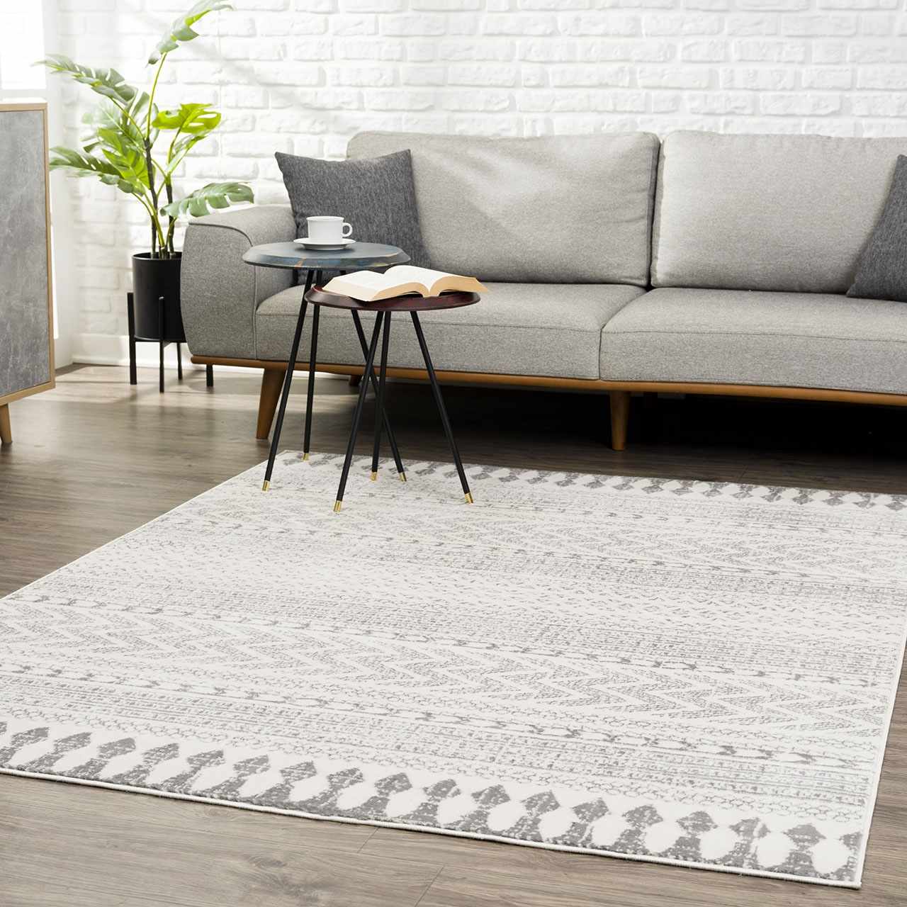 Living room scene with gray sofa and Tigri Aztec Ivory & Gray 2311 Rug. Bohemian style rug on wood floor. Roomscene-Rectangle